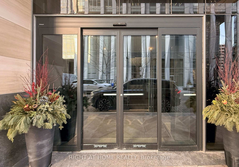 11-yorkville-avenue-toronto-ontario-c12832036