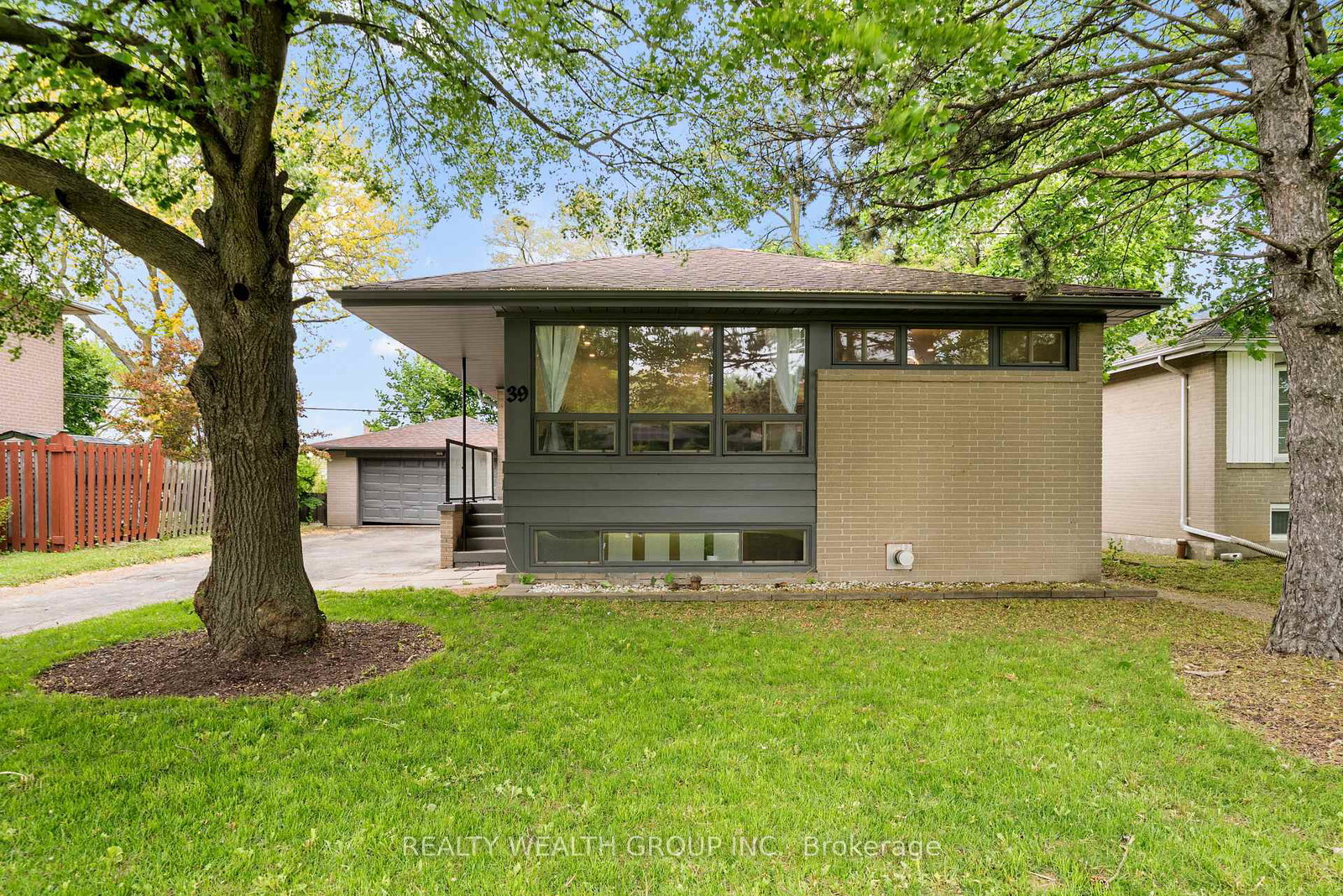 39-treadgold-crescent-north-york-ontario-c12832198