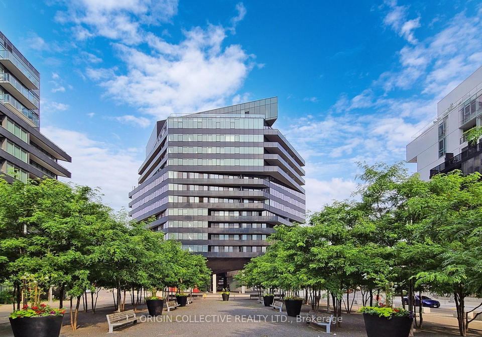 21-lawren-harris-square-toronto-ontario-c12832550