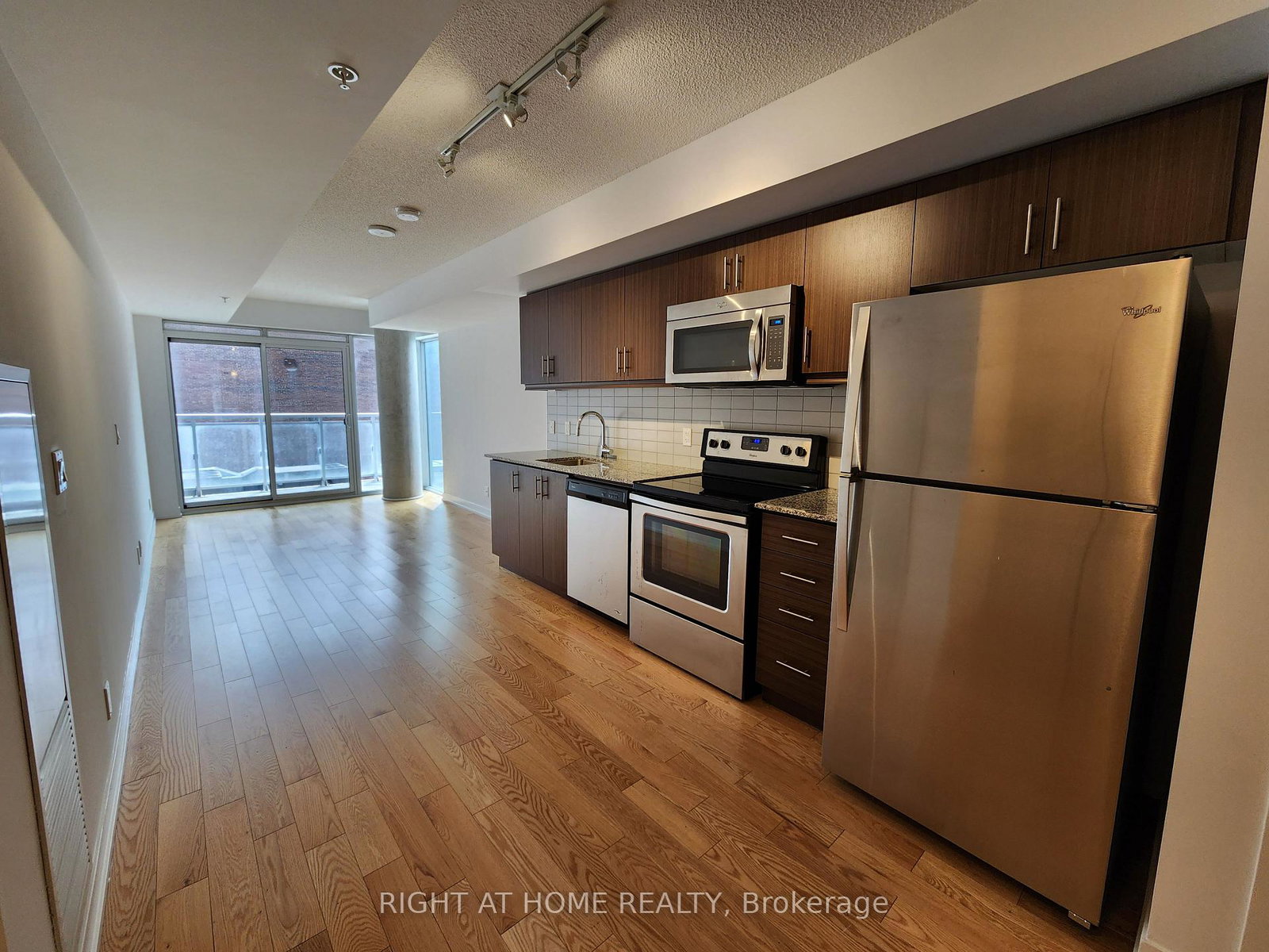 10-willison-square-toronto-ontario-c12832724