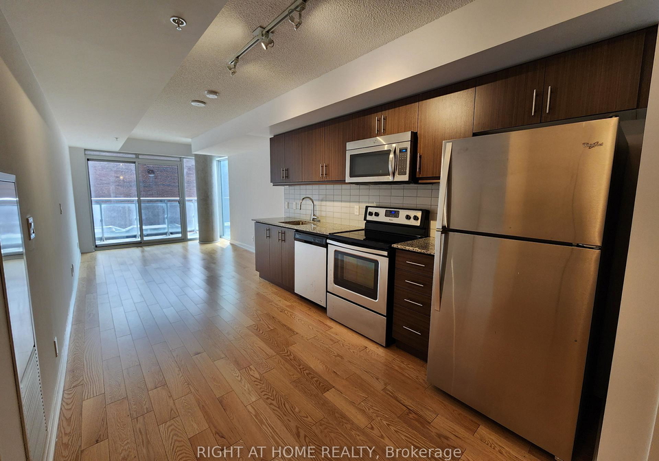 10-willison-square-toronto-ontario-c12832724