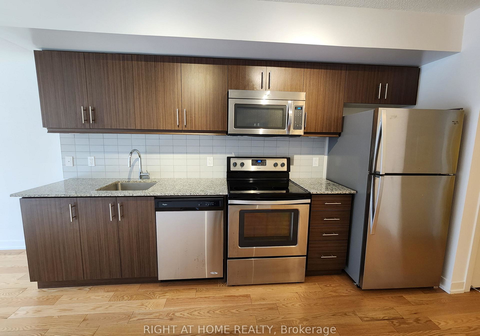 10-willison-square-toronto-ontario-c12832724