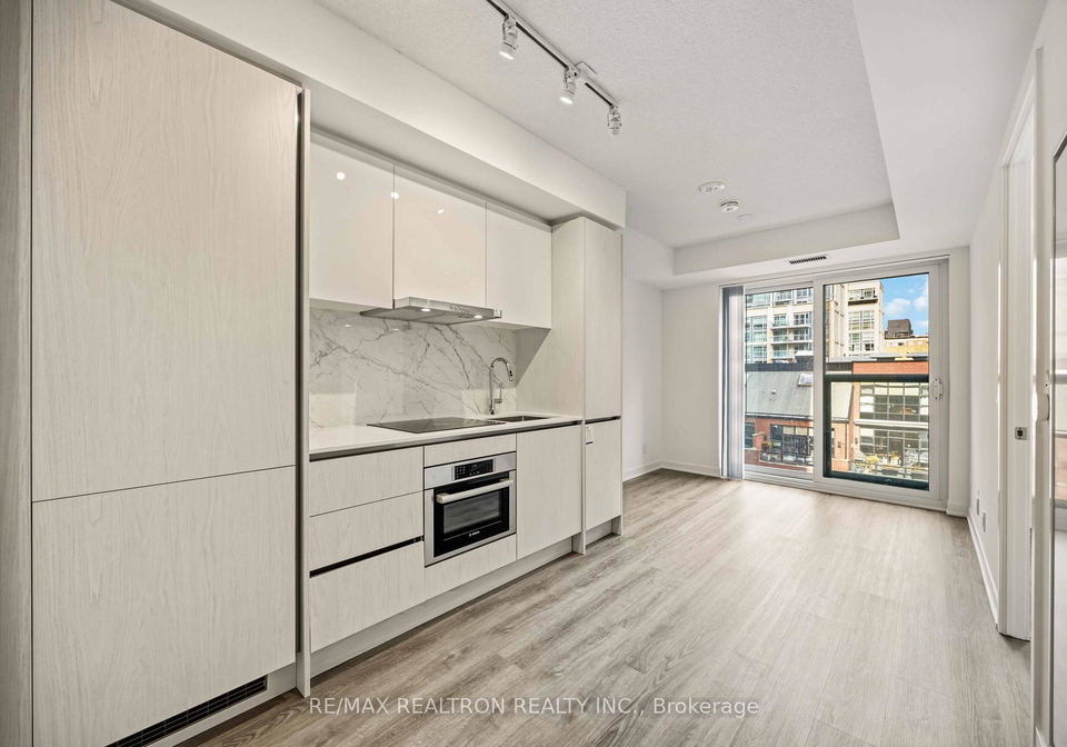 180-front-street-e-toronto-ontario-c12832984