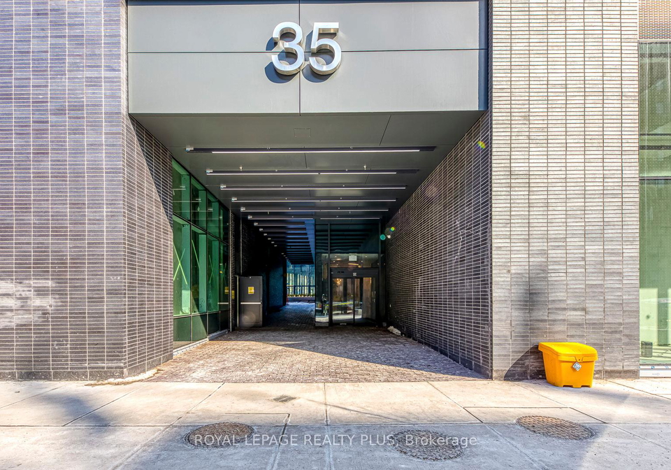 35-parliament-street-toronto-ontario-c12833064