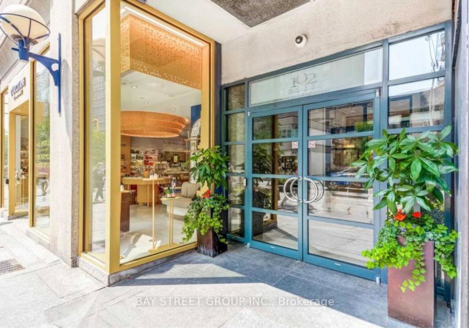 102-bloor-street-w-toronto-ontario-c12833146