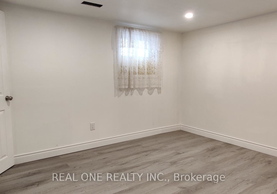 9-lisburn-crescent-north-york-ontario-c12833544
