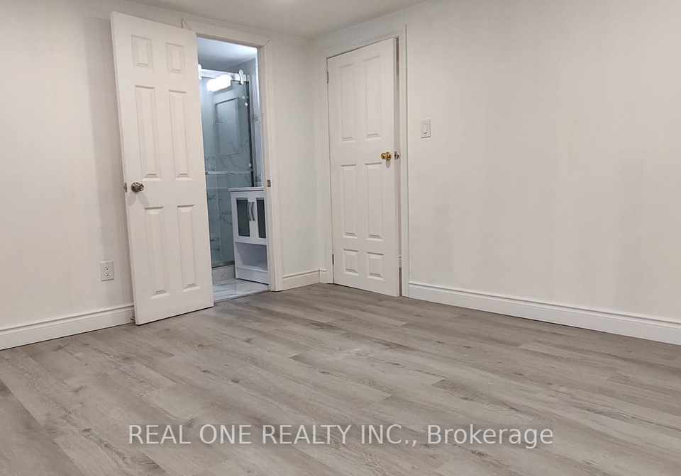 9-lisburn-crescent-north-york-ontario-c12833544
