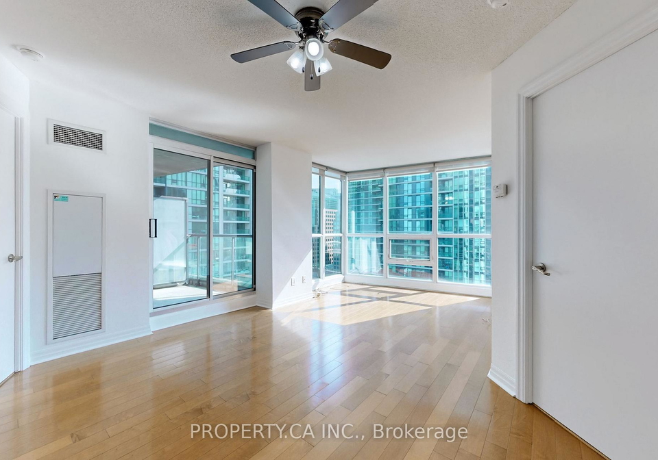 16-yonge-street-toronto-ontario-c12833694