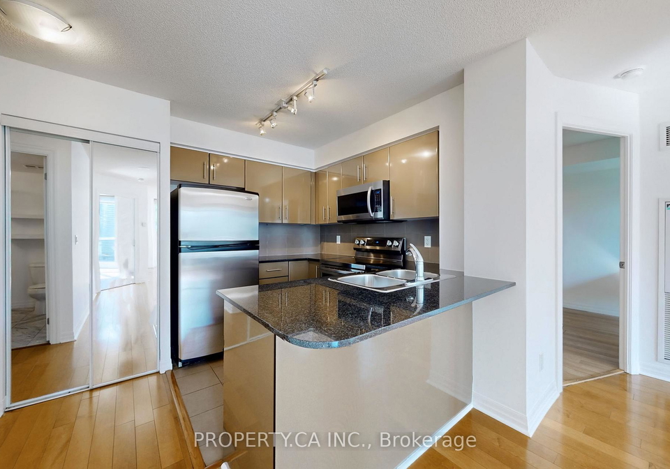16-yonge-street-toronto-ontario-c12833694