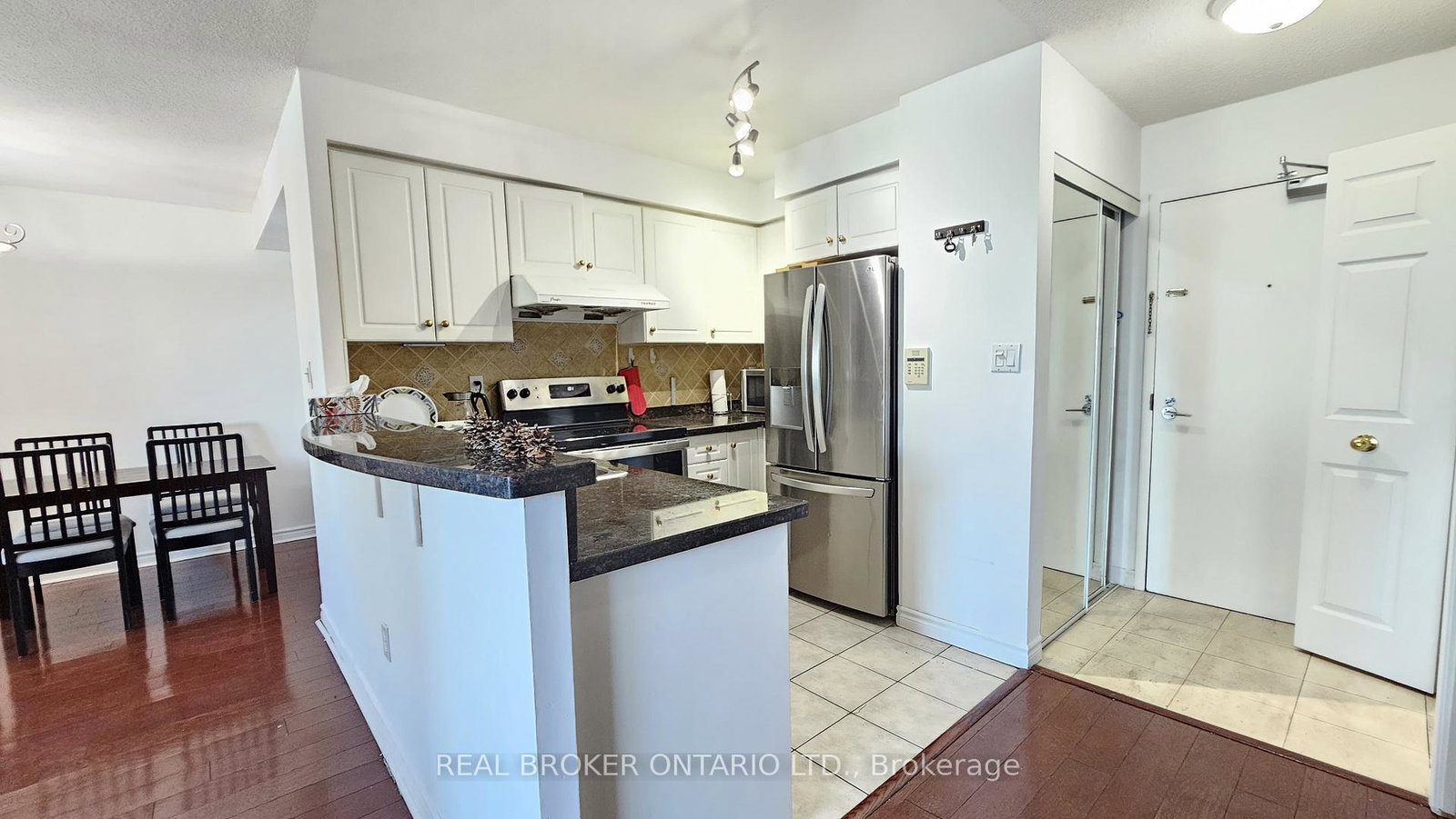 7-lorraine-drive-toronto-ontario-c12834194