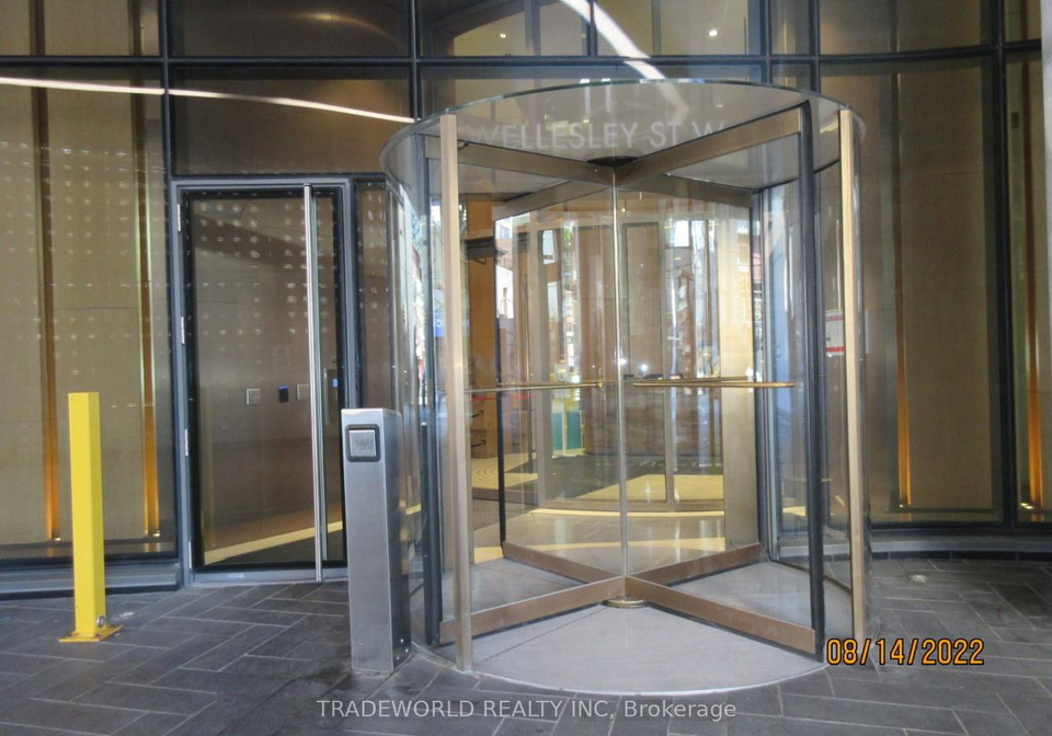 11-wellesley-street-w-toronto-ontario-c12834326