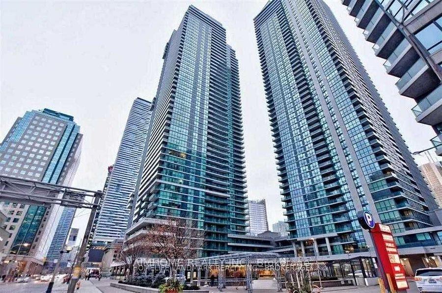 33-bay-street-toronto-ontario-c12835068