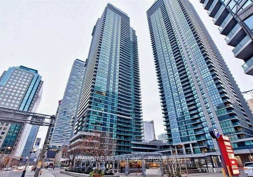 33-bay-street-toronto-ontario-c12835068