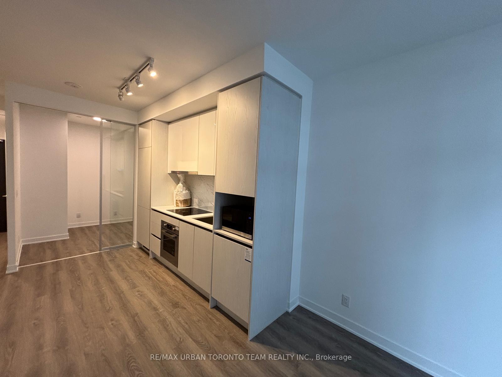 180-front-street-e-toronto-ontario-c12835298