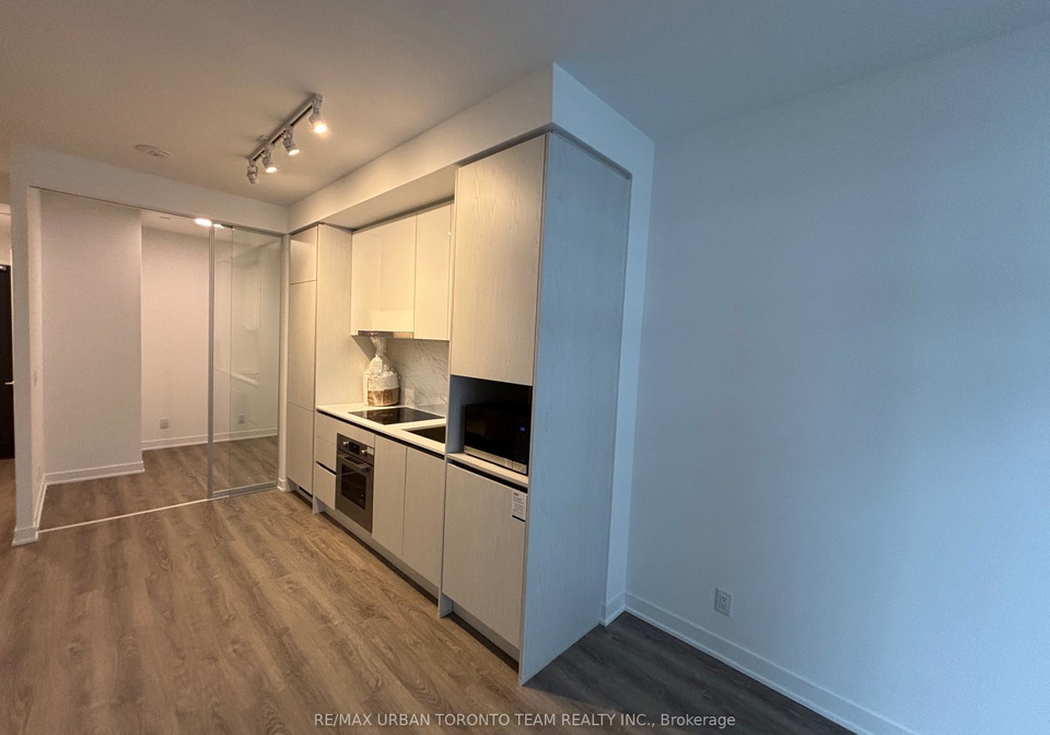 180-front-street-e-toronto-ontario-c12835298