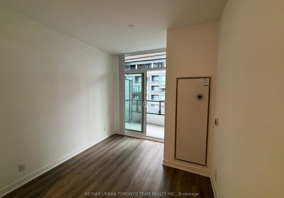 180-front-street-e-toronto-ontario-c12835298