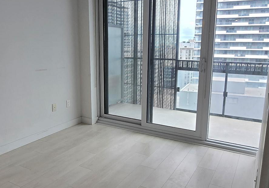 8-eglinton-avenue-e-toronto-ontario-c12836786