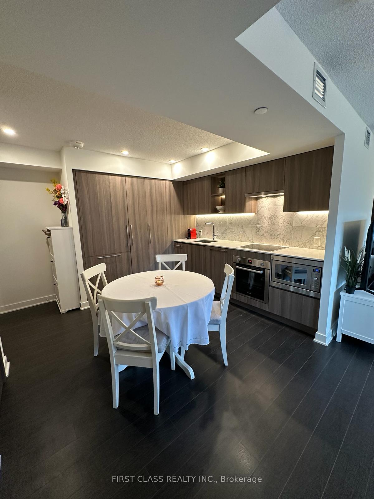 19-bathurst-street-toronto-ontario-c12836920