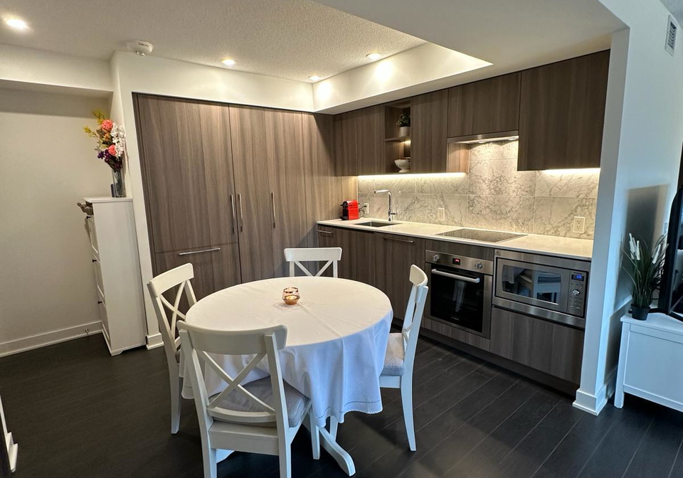 19-bathurst-street-toronto-ontario-c12836920