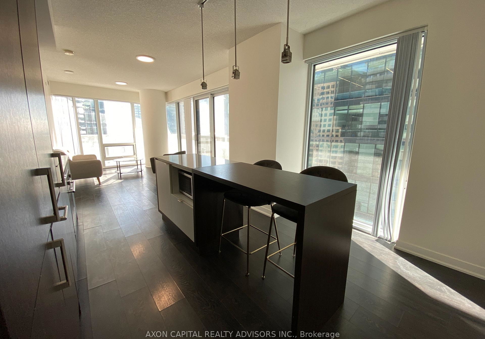 100-harbour-street-toronto-ontario-c12836970