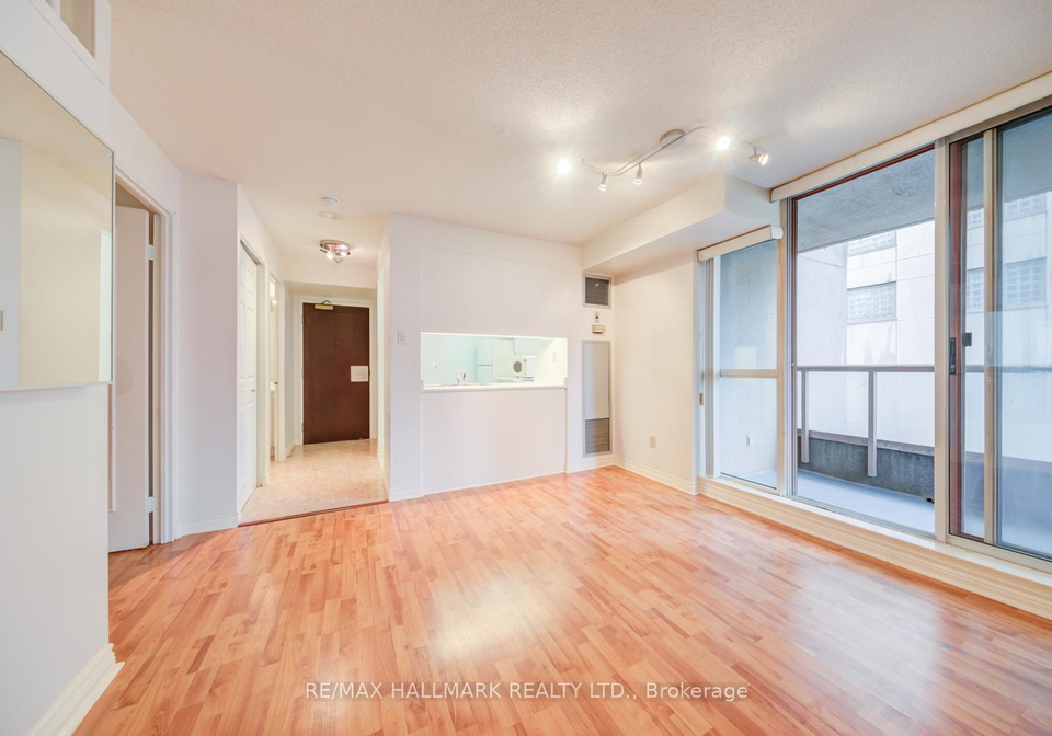 736-bay-street-toronto-ontario-c12837486