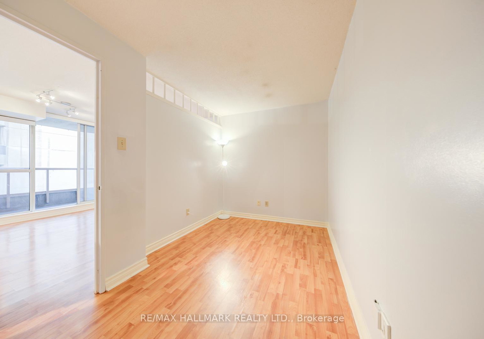 736-bay-street-toronto-ontario-c12837486
