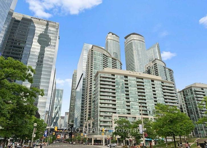 30-grand-trunk-crescent-toronto-ontario-c12837540