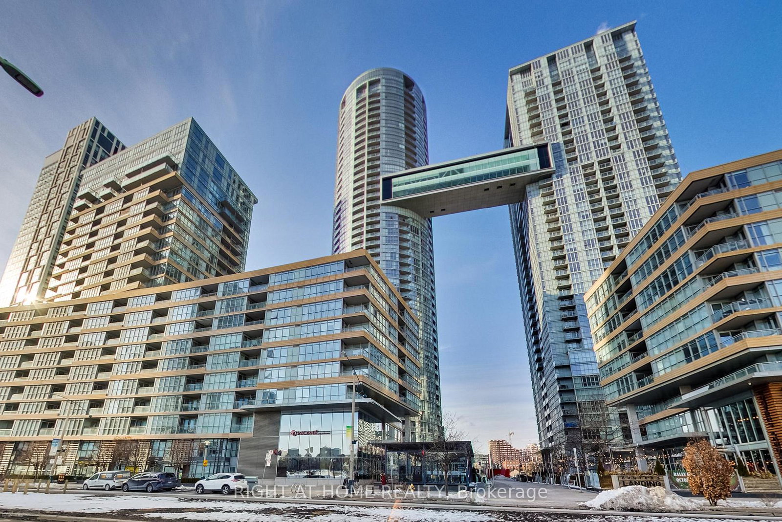 21-iceboat-terrace-toronto-ontario-c12837728