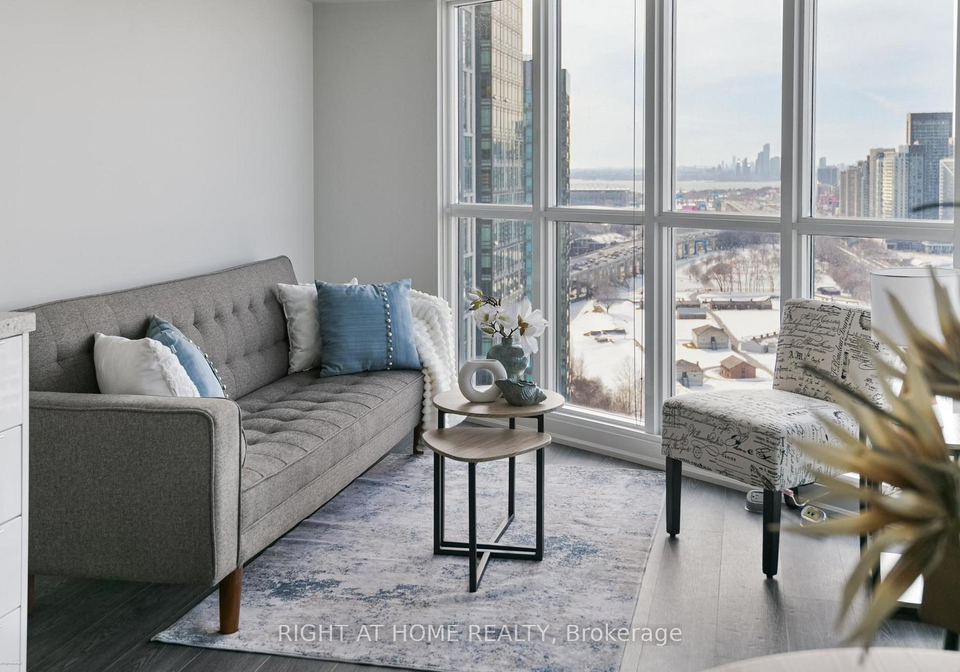 21-iceboat-terrace-toronto-ontario-c12837728