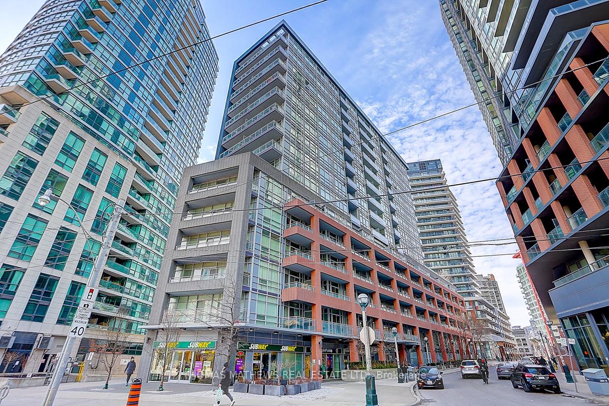 15-bruyeres-mews-toronto-ontario-c12838084