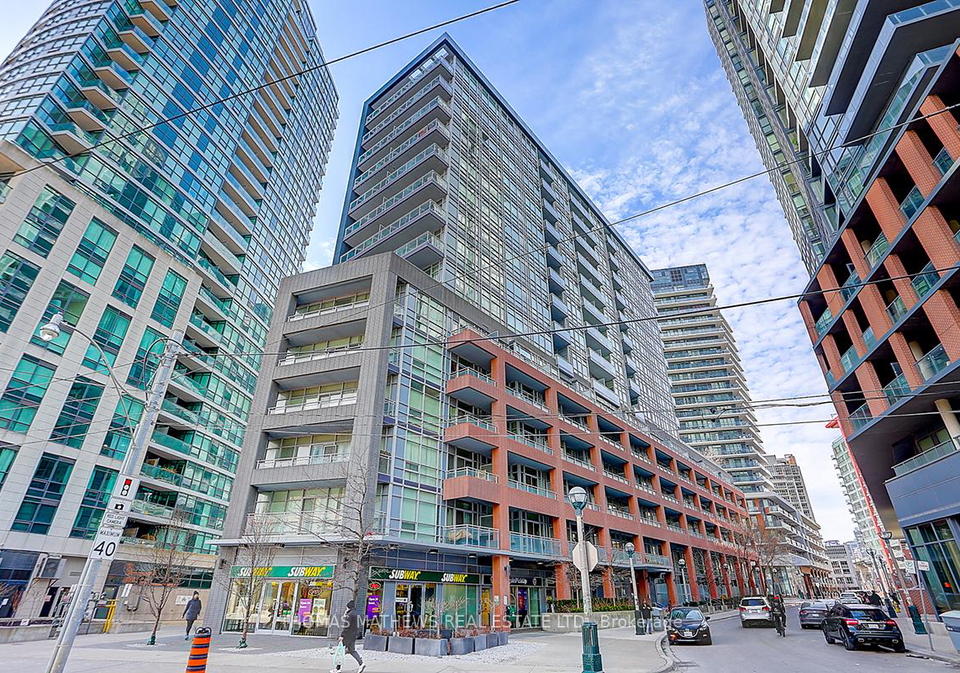 15-bruyeres-mews-toronto-ontario-c12838084