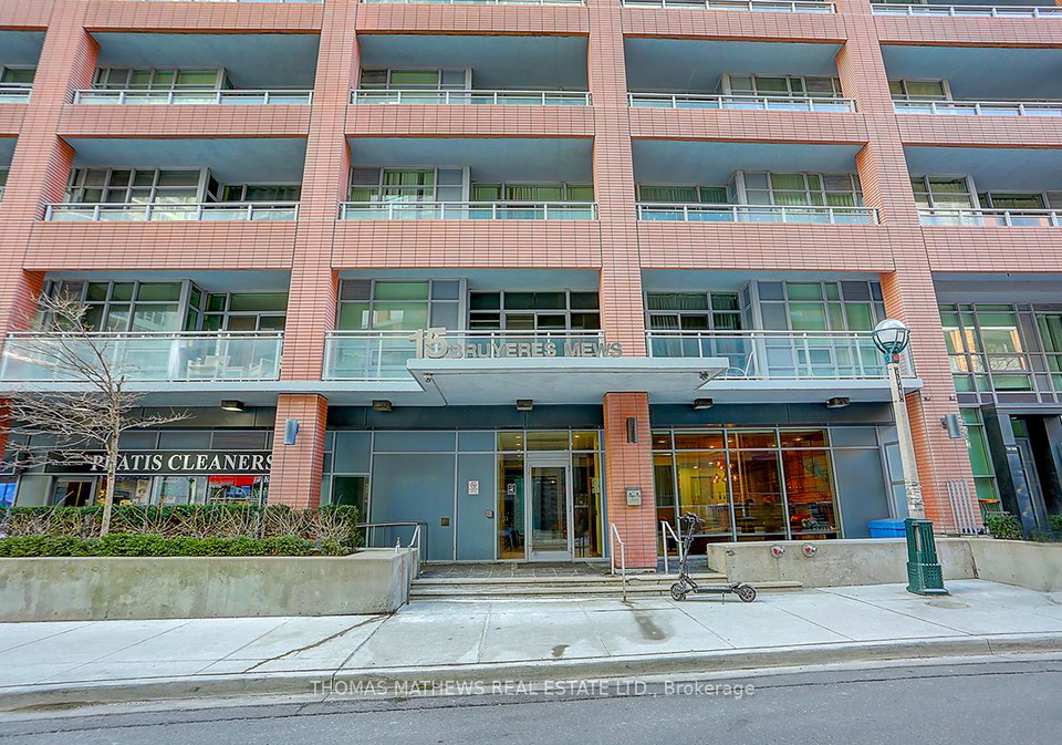 15-bruyeres-mews-toronto-ontario-c12838084