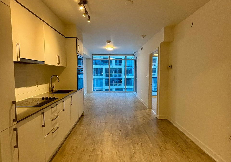 27-bathurst-street-toronto-ontario-c12838206