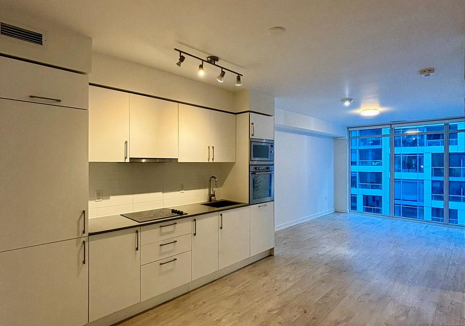 27-bathurst-street-toronto-ontario-c12838206