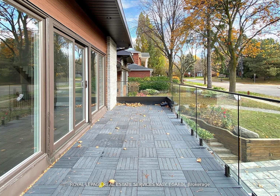 136-denlow-boulevard-north-york-ontario-c12838402