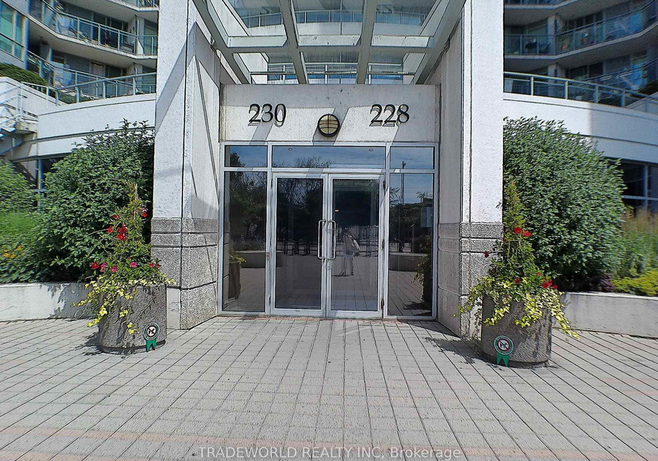 228-queens-quay-w-toronto-ontario-c12838906