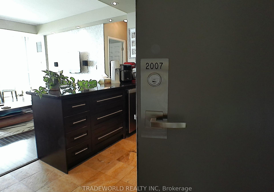 228-queens-quay-w-toronto-ontario-c12838906