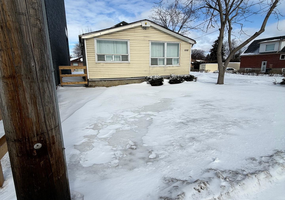 698-sheppard-avenue-w-toronto-ontario-c12839554
