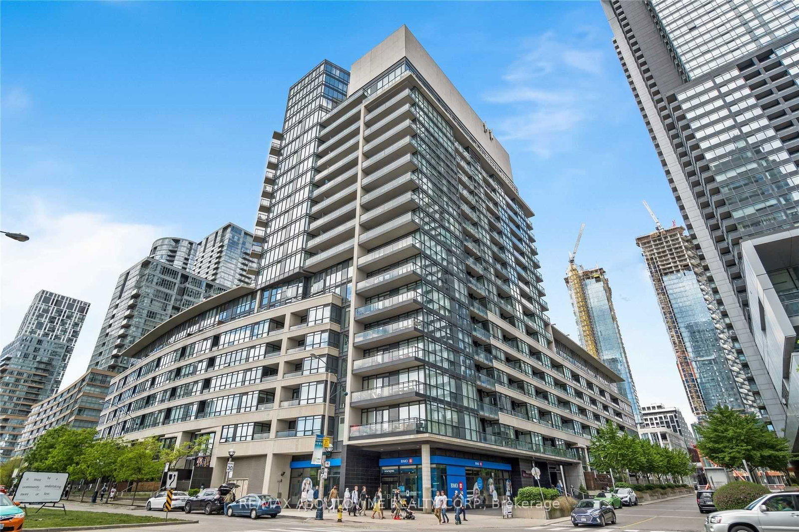 8-telegram-mews-toronto-ontario-c12839580
