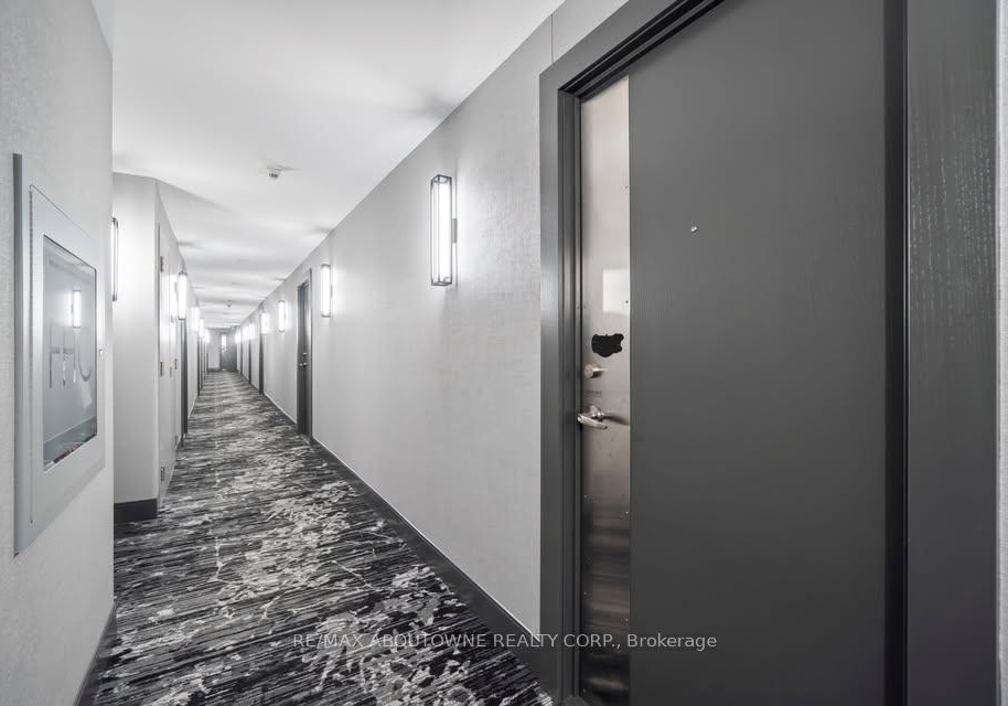 8-telegram-mews-toronto-ontario-c12839580