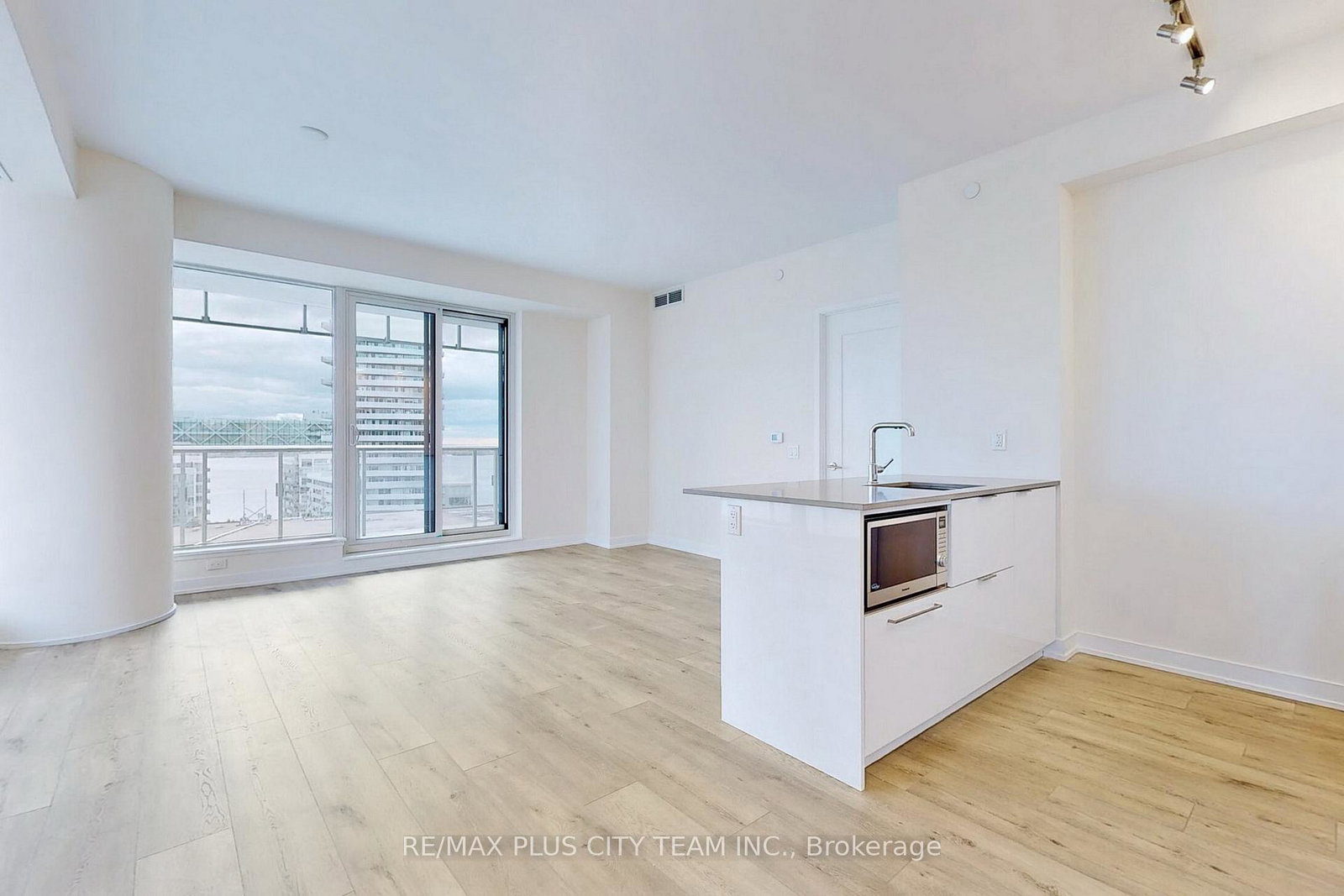 28-freeland-street-toronto-ontario-c12839640