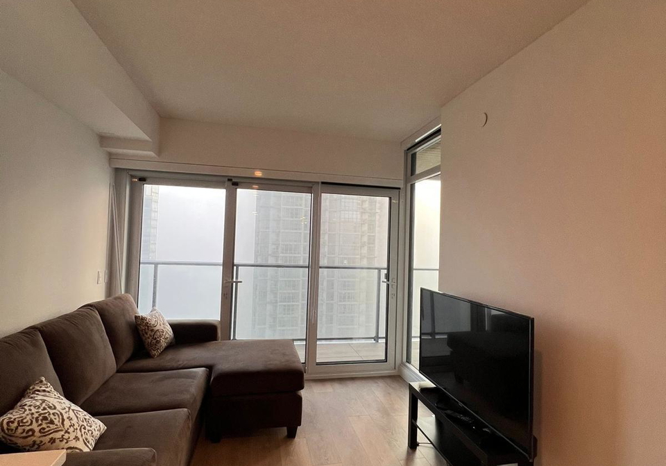 1-concord-cityplace-way-toronto-ontario-c12840036