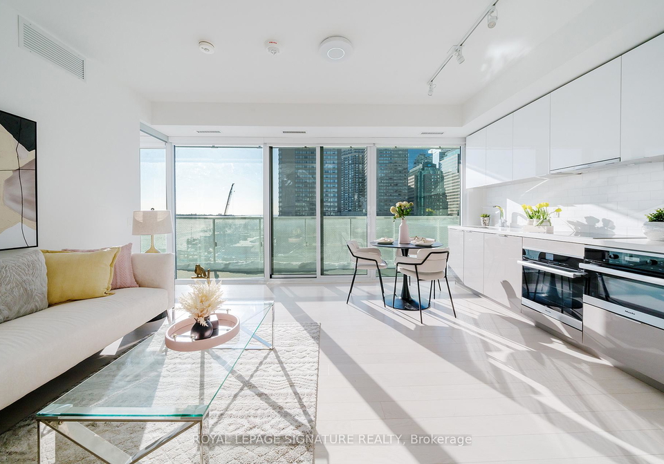 15-queens-quay-e-toronto-ontario-c12840148
