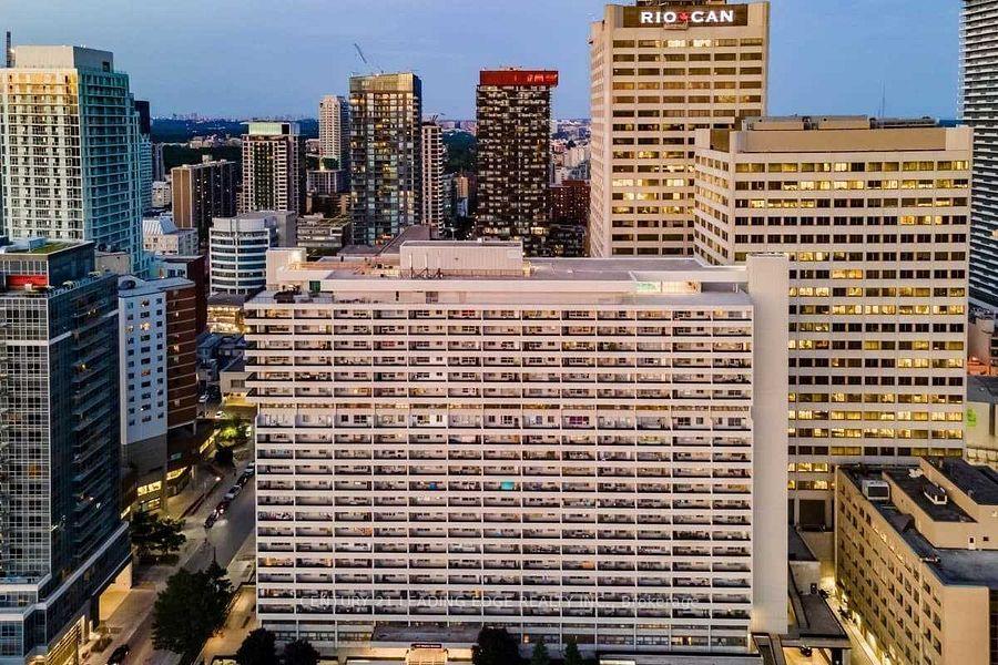 411-duplex-avenue-toronto-ontario-c12840484