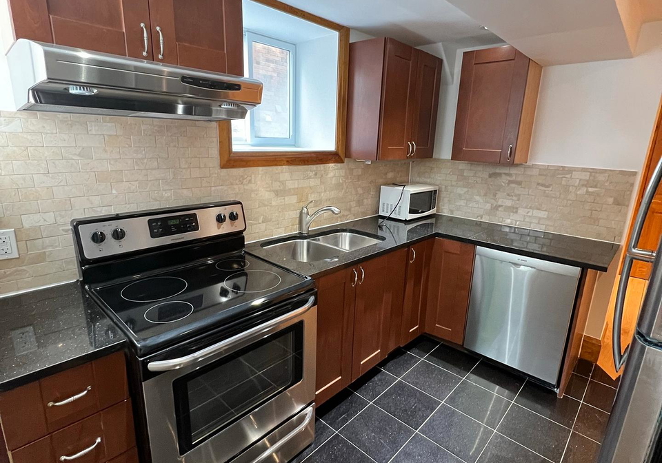 179-st-clair-avenue-e-toronto-ontario-c12841122
