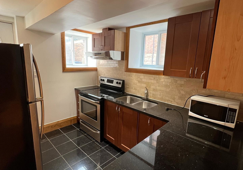 179-st-clair-avenue-e-toronto-ontario-c12841122