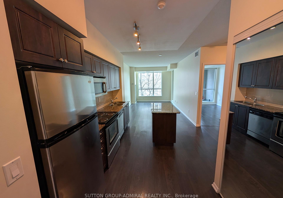 215-fort-york-boulevard-toronto-ontario-c12841678