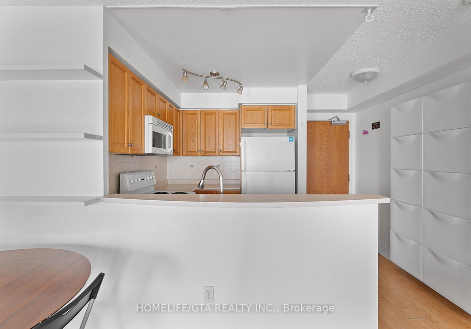 7-lorraine-drive-toronto-ontario-c12842752