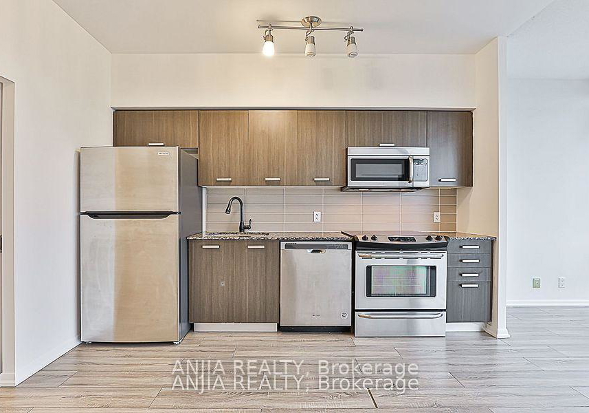 832-bay-street-toronto-ontario-c12844316