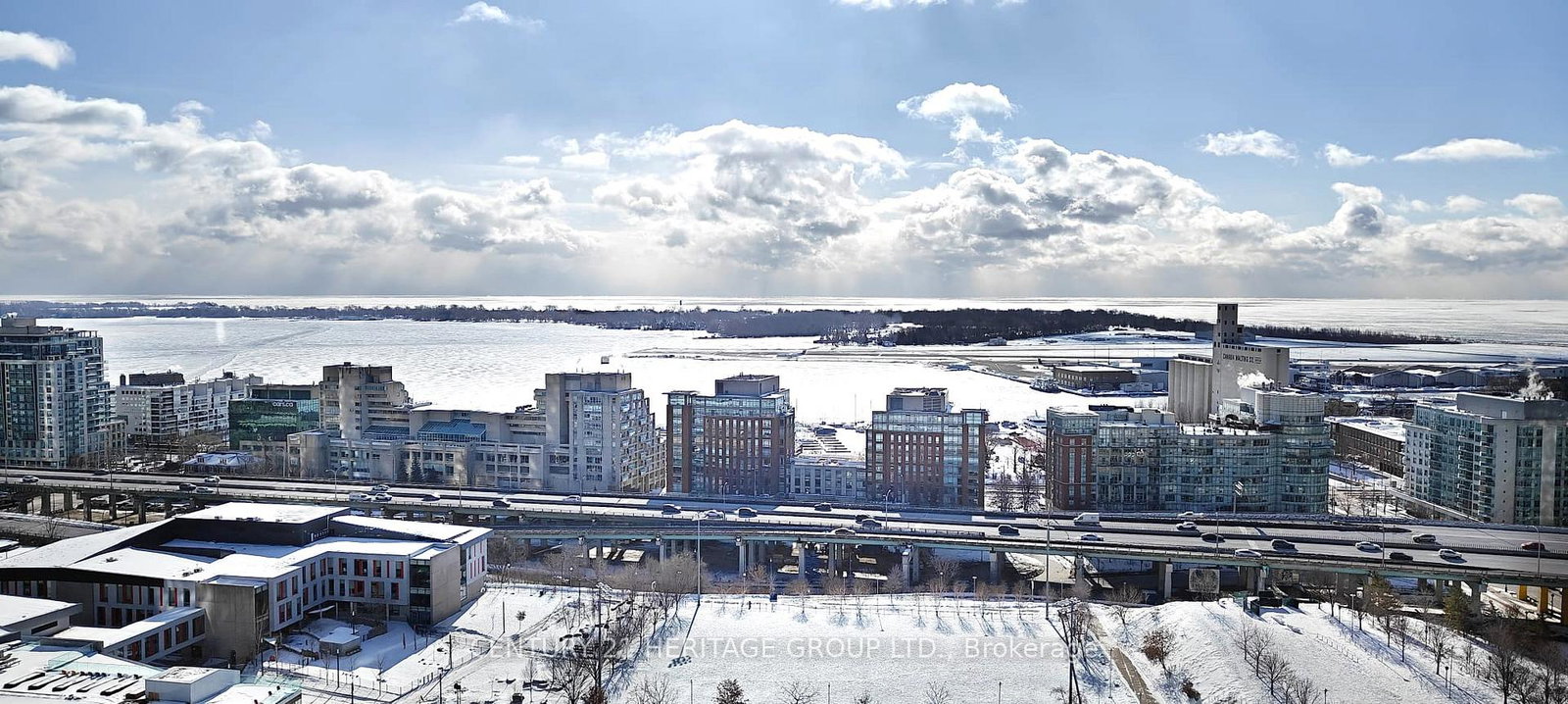 15-iceboat-terrace-toronto-ontario-c12845542